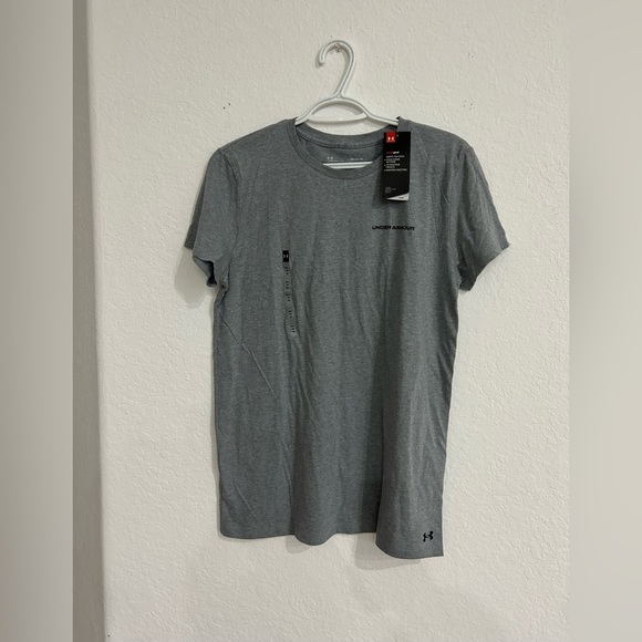 Under Armour Tops - UNDER ARMOUR • Grey Crew Neck T-shirt • size M •’